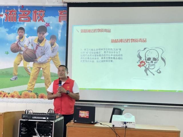 禁毒宣傳進(jìn)校園，讓青春綠色無(wú)毒 (3).jpg