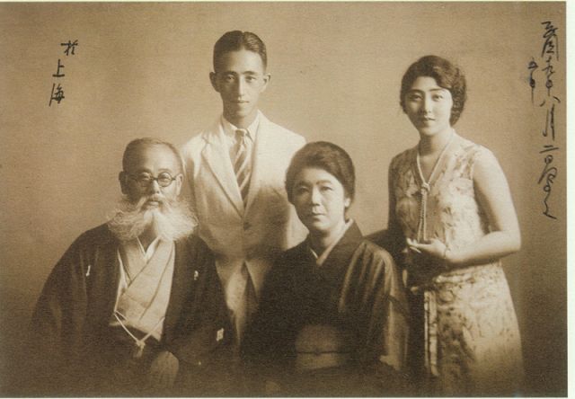 4-18、照片：梅屋莊吉一家在上海的合影.jpg